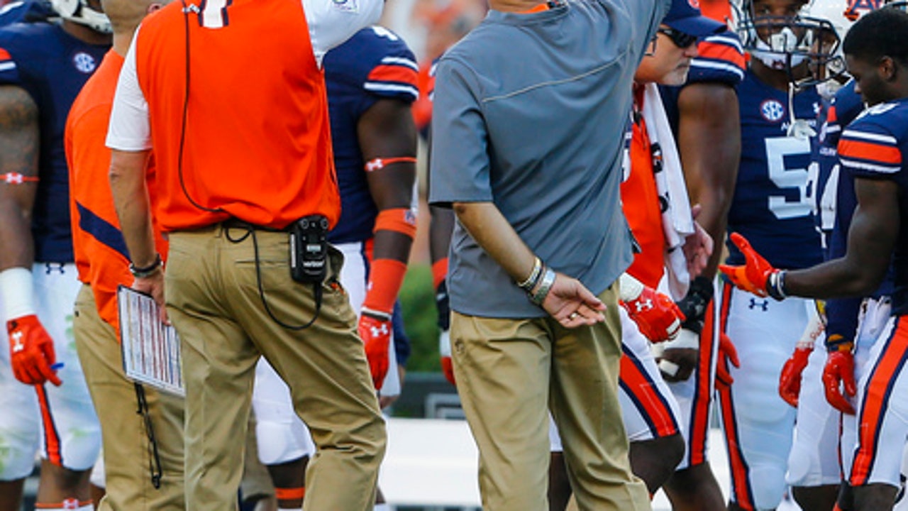 Malzahn turns over Auburn's offensive play calling duties